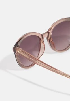 Fossil Zonnebril - Beige 6 Fossil Zonnebril - Beige -Clothing hand 046eda5bf8a140869d1206cdb398de24